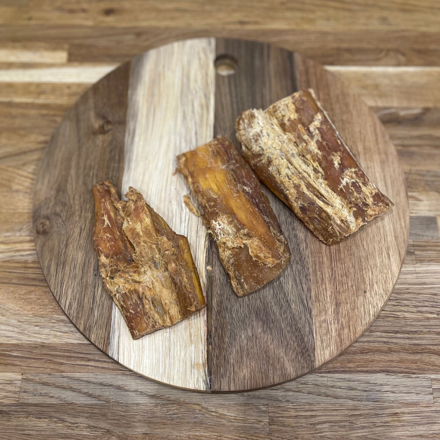 Paddywack is the ligament that connects a cows head to the neck, it is a delicious and long lasting chew. 100% natural High in protein No preservatives or additives Grain and gluten free Air dried to lock in flavour Suitable for puppies over 16 weeks old Raw feeding friendly